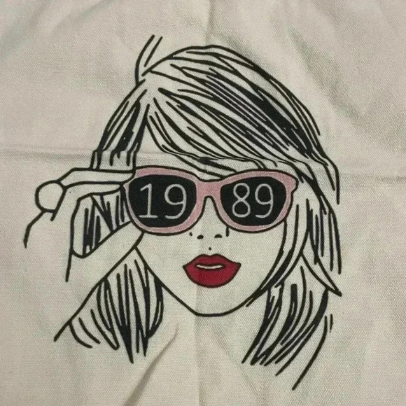 TAYLOR SWIFT Canvas Tote - with Stickers - Era's Tour 1989 Pop Music Swifty NEW - Picture 2 of 6